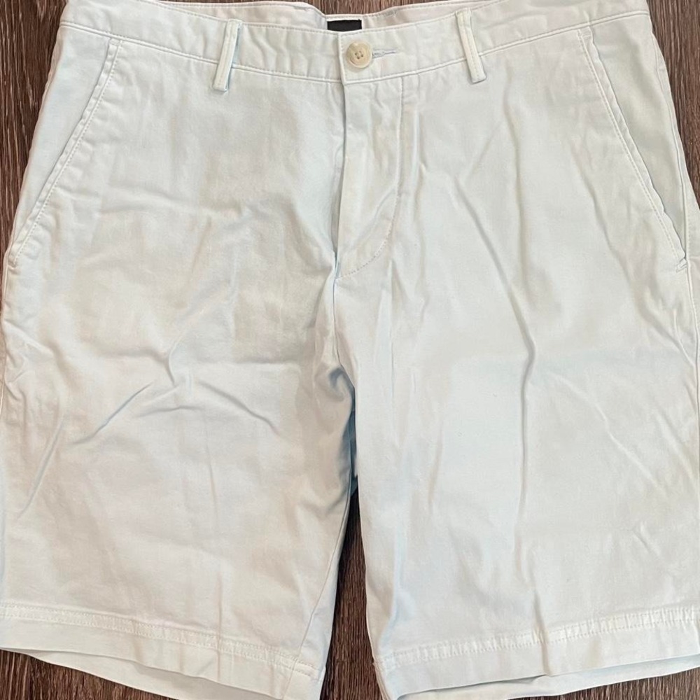 Authentic Boss light cream chino shorts